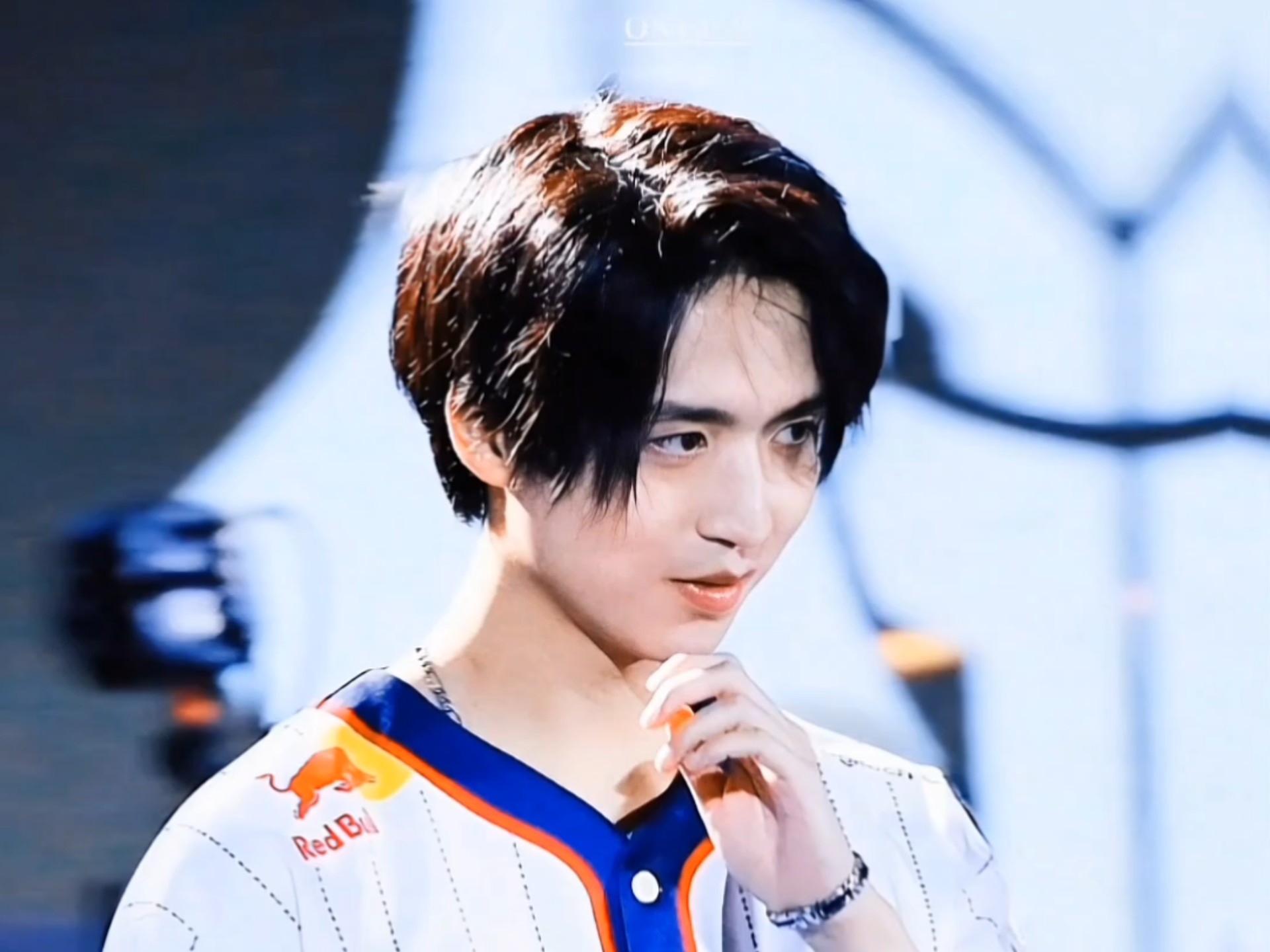 开云APP-DK险胜FLY，Hanssama团战一打五鏖战多局小组赛，成为赛场最大亮点