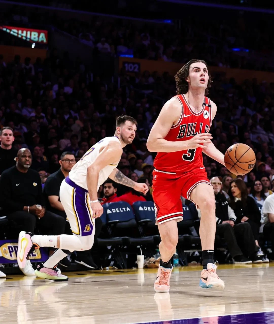 公牛横扫鹈鹕，詹姆斯刷新纪录的简单介绍