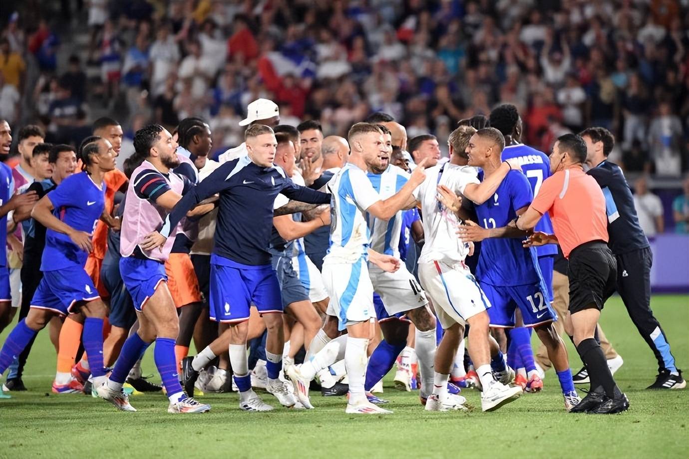 法国队横扫德国队，王皓扛起全队