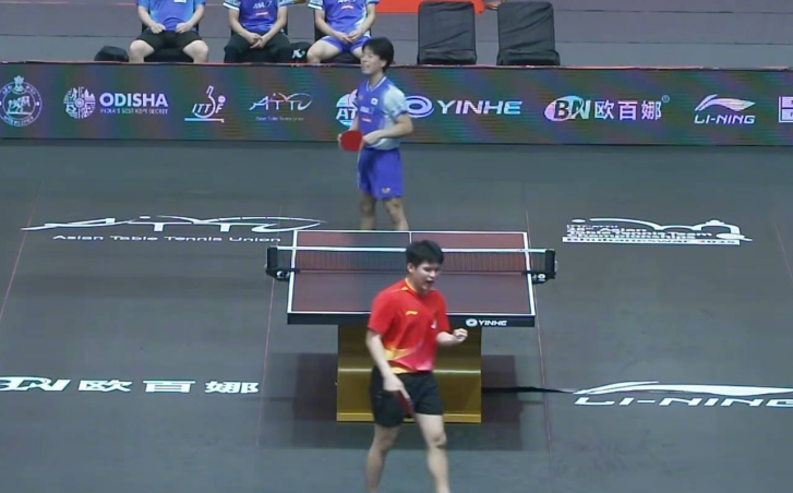 日本队逆转英格兰队，马龙高光表现