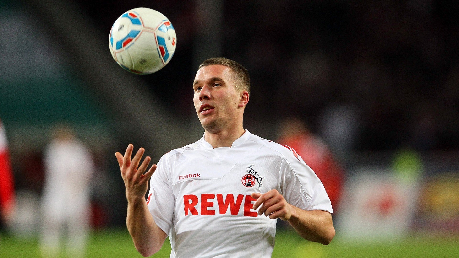黑马奔腾!罗马尼亚完胜塞尔维亚,拉什福德惊艳全场,世界杯格局要变天?